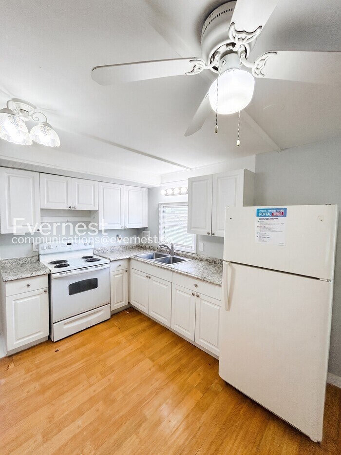 Building Photo - 2133 Melody Dr