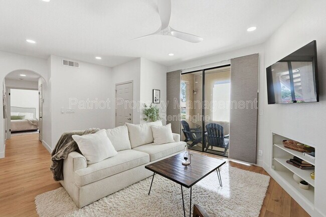 Building Photo - 9708 E Vía Linda