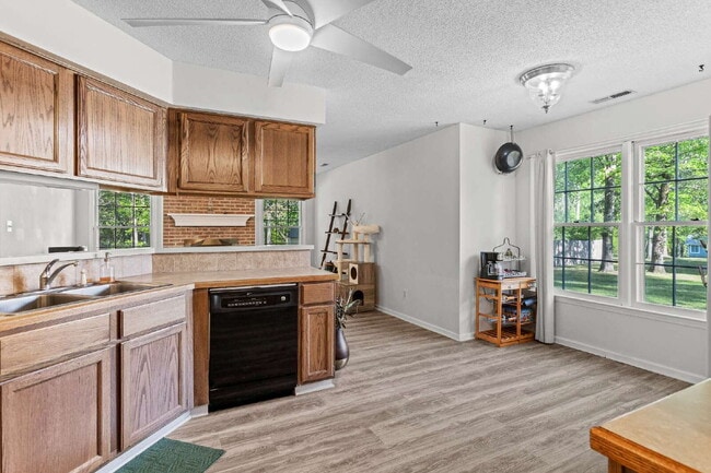 Building Photo - Charming 3-Bedroom Retreat with 2 Full Bat...