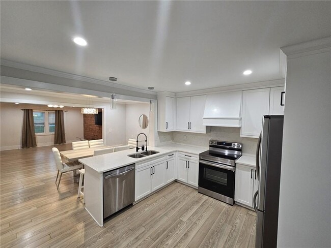 Building Photo - 1129 Graymont Dr SW