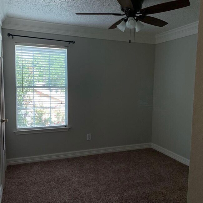 Building Photo - 10918 Vista Norte Ct