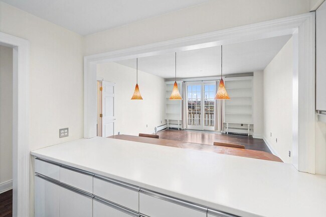 Building Photo - 100 Shearwater Ct E