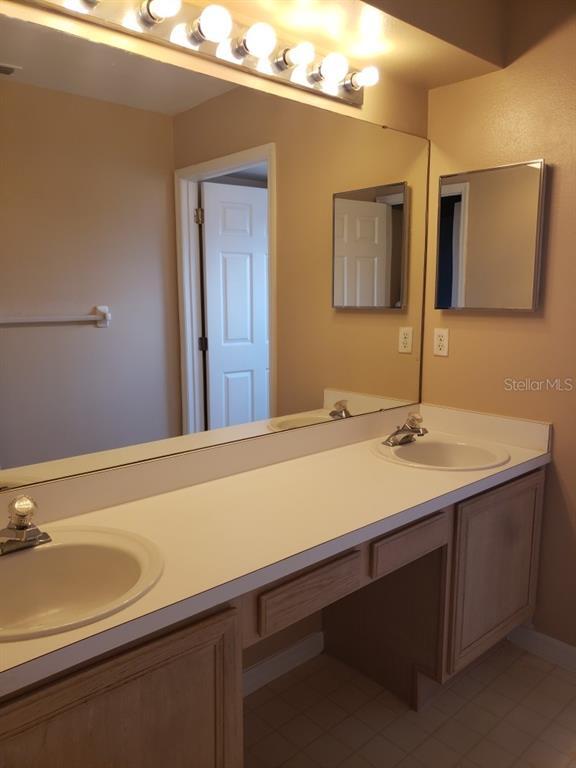 Building Photo - 3814 Regents Way