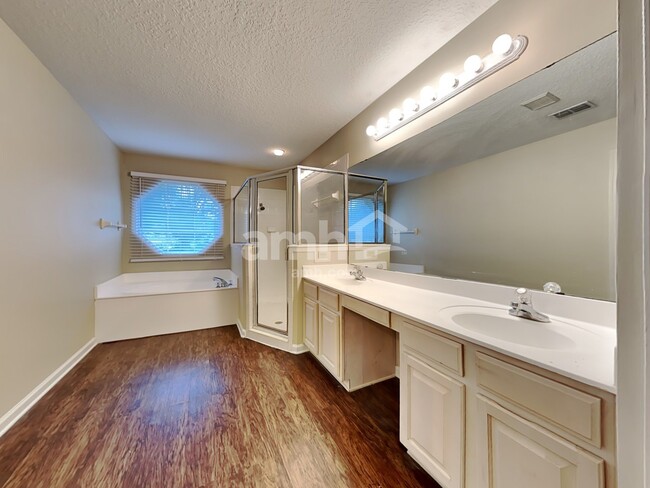 Building Photo - 308 Brier Rose Ln