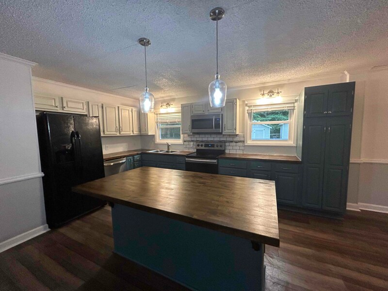 Building Photo - 436 Riverdale Rd