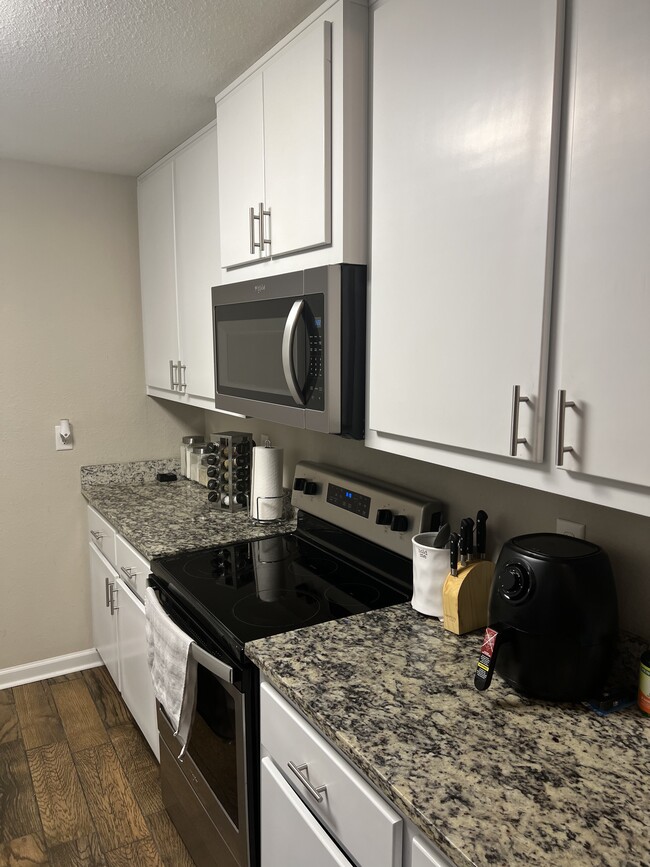 Building Photo - 210 Griffin St