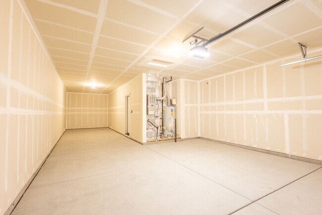 Building Photo - Brand New Home in an Amenity Filled Neighborhood