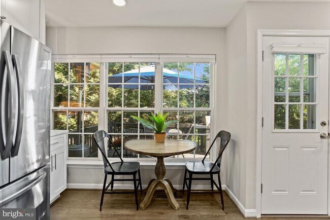 Building Photo - 8078 Sebon Dr
