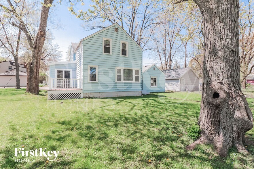 Building Photo - 446 Barron St