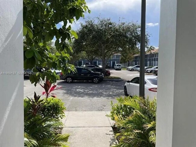 Building Photo - 5411 SW 41st St