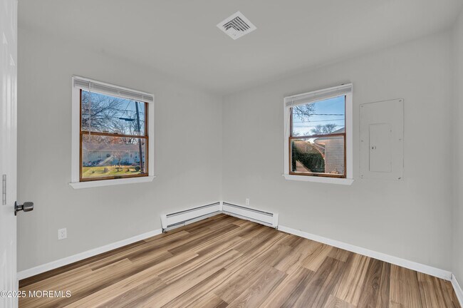 Building Photo - 251 Sprucewood Dr