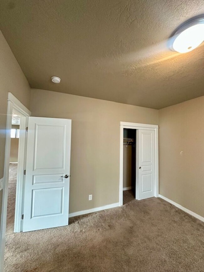 Building Photo - 63266 NW Newhall Pl