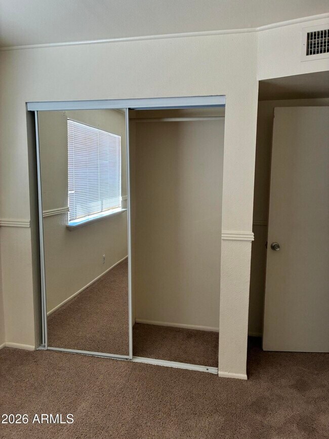 Building Photo - 1422 E Yucca St