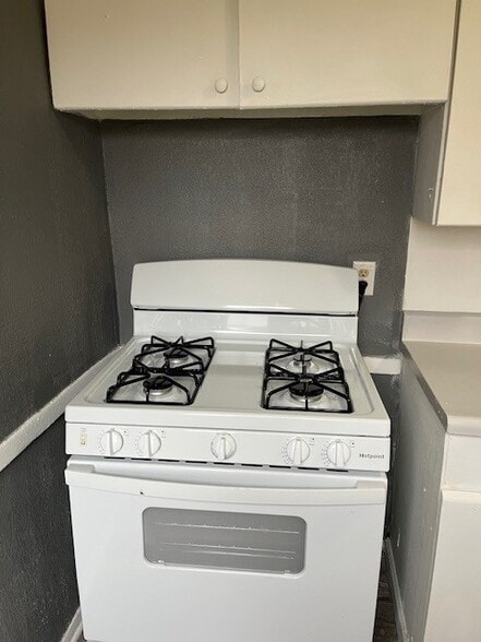 Building Photo - 1950 Nelawood Rd