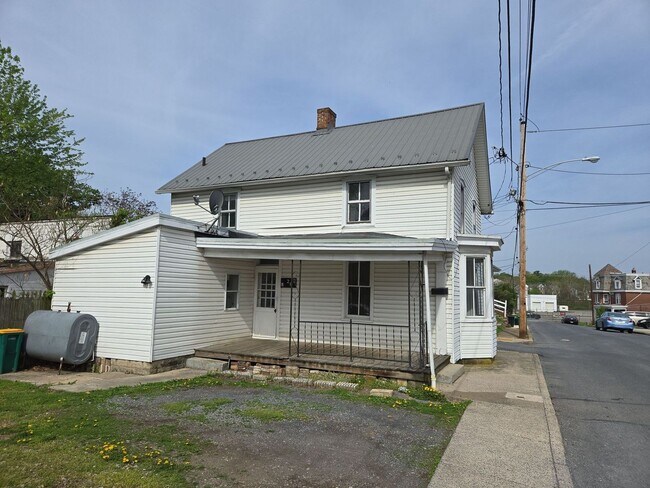 Building Photo - 2 Bedroom Single Family Home in Chambersburg Borough