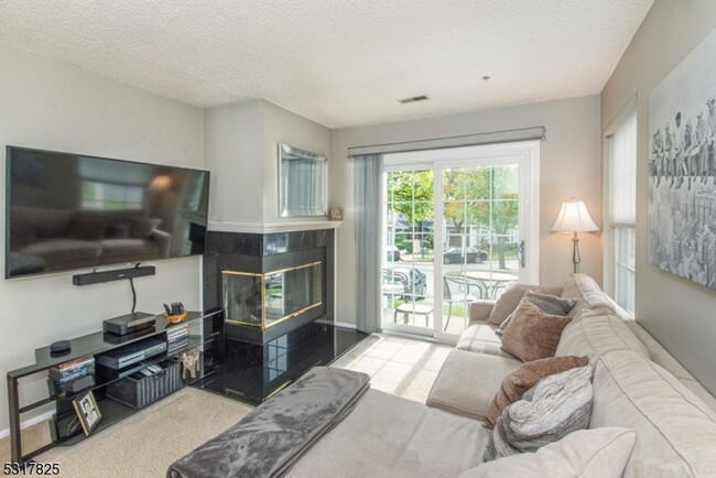 Building Photo - This charming 1st fl condo offers a cozy &...