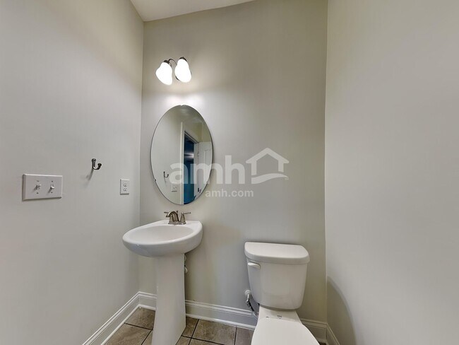 Building Photo - 515 McMillan Ln