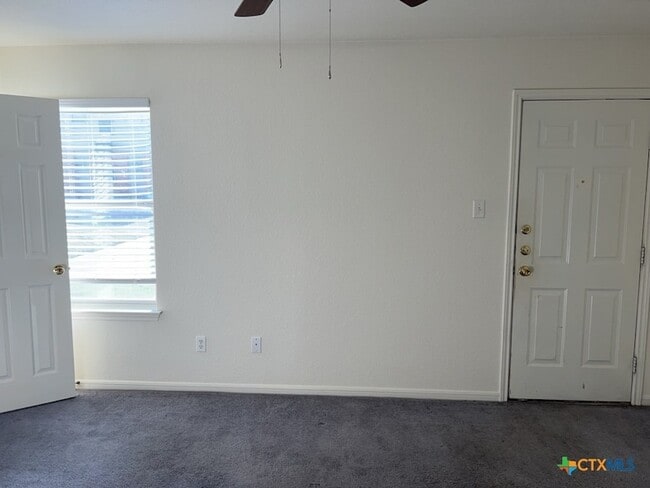 Building Photo - 105 W Truman Ave