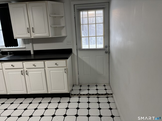 Building Photo - 14 Thill St