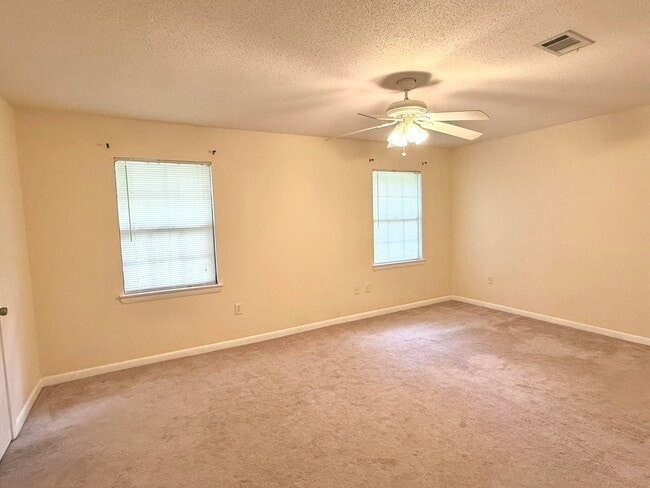 Building Photo - 612A Pelham Rd