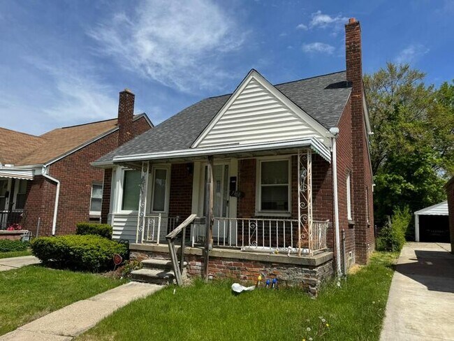 Building Photo - Detached Garage- 2 bathrooms - Section 8 Accepted !
