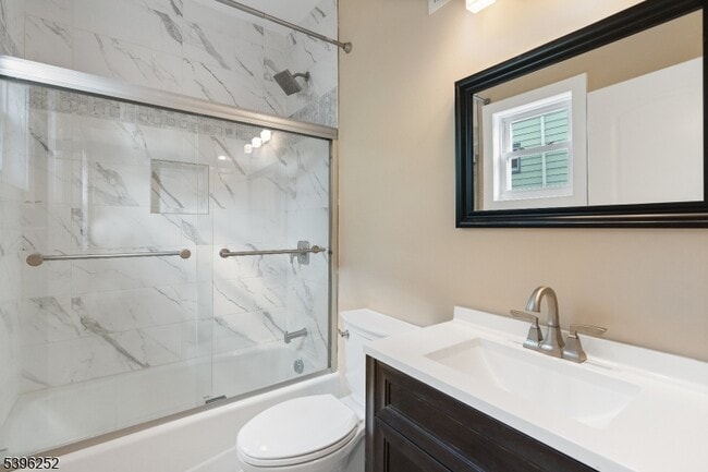 Building Photo - 57 Elm St