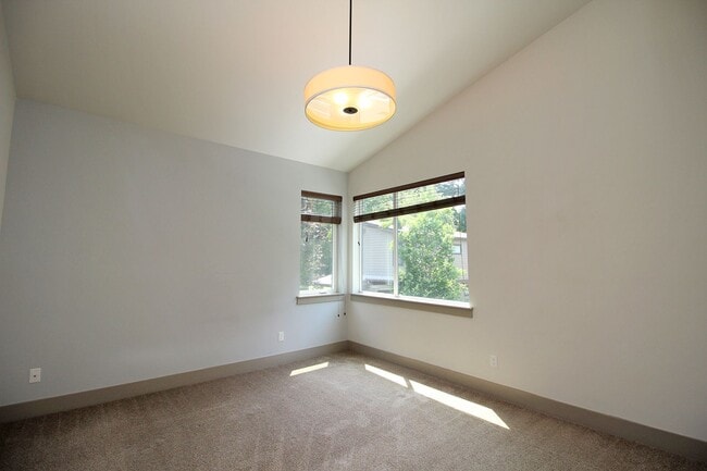 Building Photo - 2273 SE 77th Ave