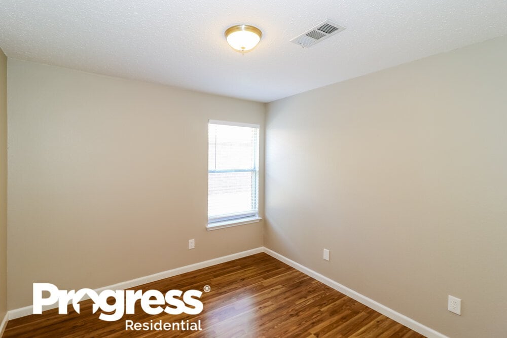 Building Photo - 327 Tioga Dr