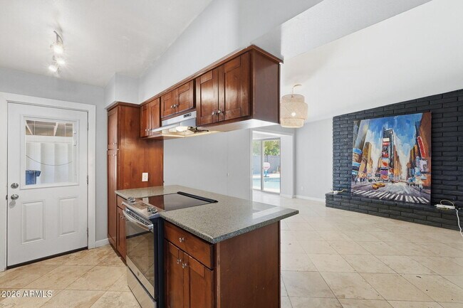 Building Photo - 1609 E Gaylon Dr
