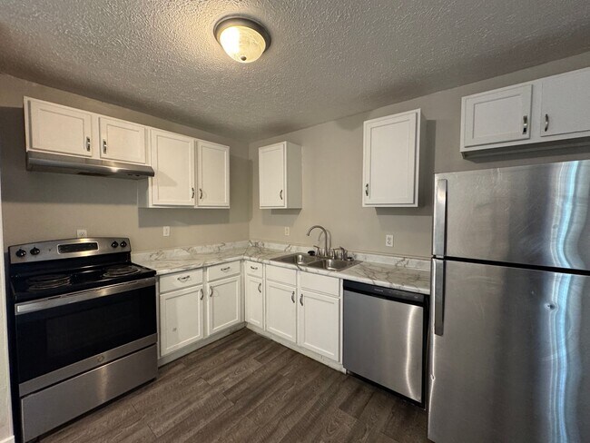 Building Photo - Far Eastside 4 Bedroom 2 Bath