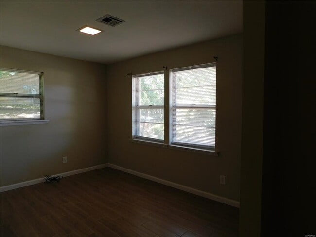 Building Photo - 733 Gillespie St