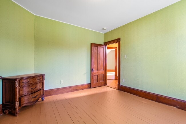 Building Photo - 19 Pine St