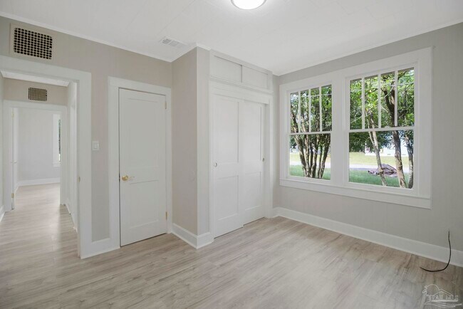 Building Photo - 1322 Wisteria Ave