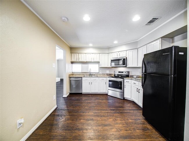 Building Photo - 6727 Harpers Dr