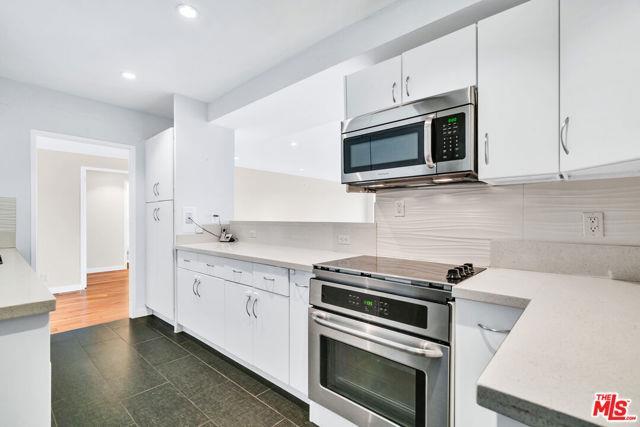 Building Photo - 865 Comstock Ave