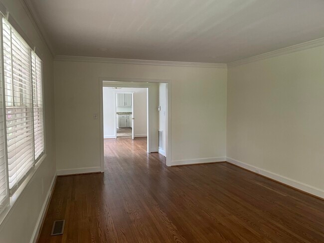 Building Photo - 1516 Highland Park Dr