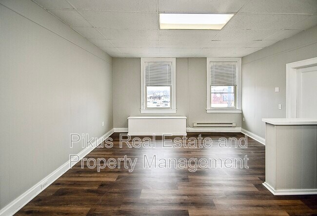 Building Photo - 111 Lincoln Way W