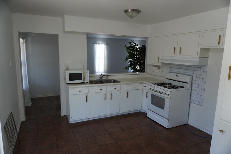 Building Photo - 223 Michelle Dr