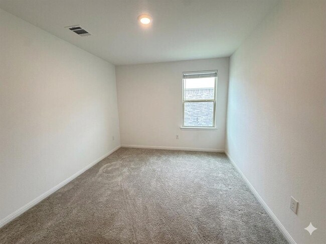 Building Photo - 144 Lime St