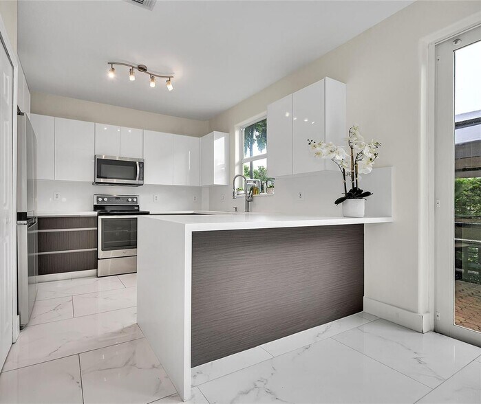 Building Photo - 10253 NW 32nd Ter