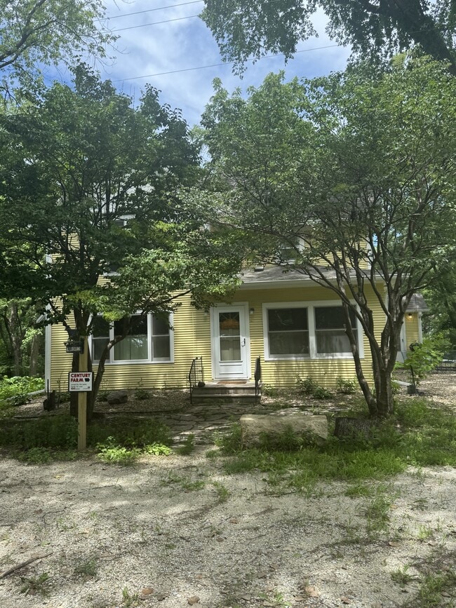 Building Photo - 1527 Marquis Rd