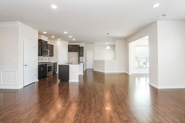 Building Photo - Stunning 4BD, 3BA Cary Home in Prime Locat...
