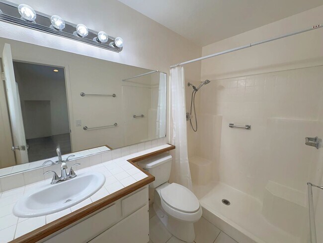 Building Photo - Beautiful Home in a Cul-de sac