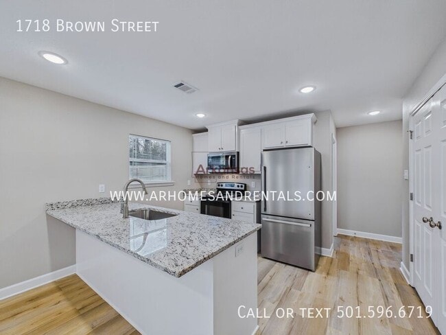 Building Photo - 1718 Brown St