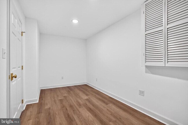 Building Photo - 221 Spring Race Ct
