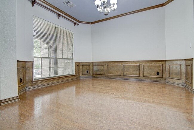 Building Photo - 1425 River Forest Dr