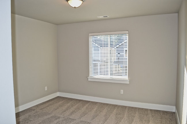 Building Photo - 6918 Delaney Ln NE