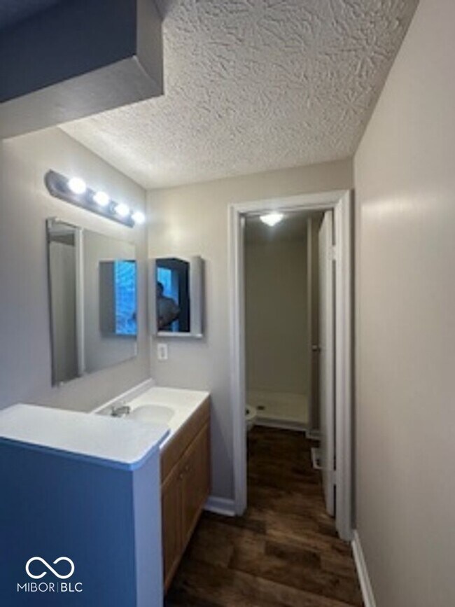 Building Photo - 3565 Valley Lake Dr