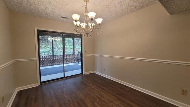 Building Photo - 4621 Kings Crossing Dr NE