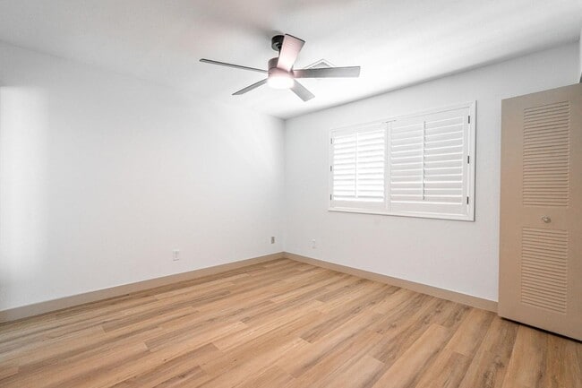 Building Photo - 5739 W Monte Vista Rd